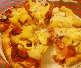 Ananászos-kolbászos pizza recept