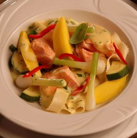 Currys-mangós lazac szélesmetélttel recept