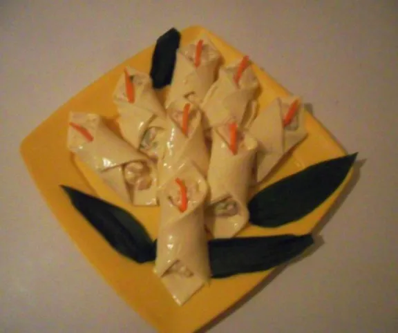 Medvehagymás sajttekercs recept