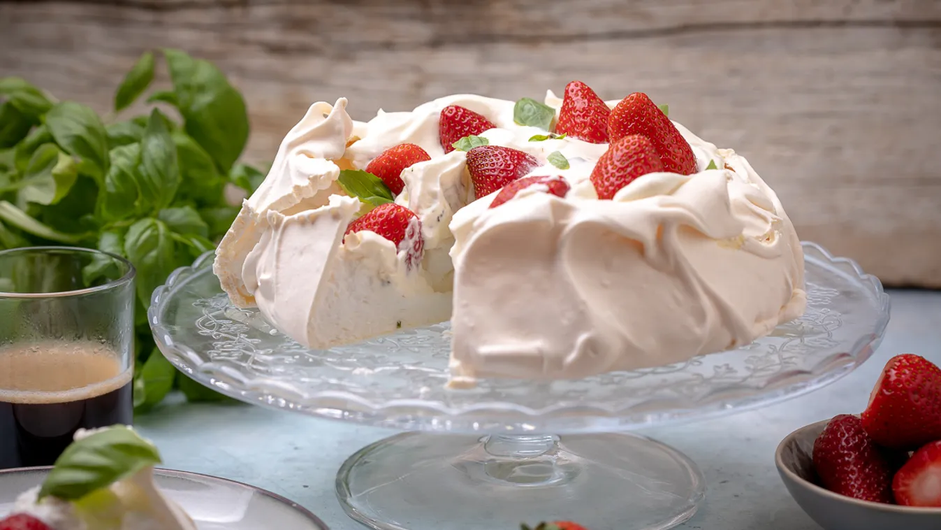 Pavlova torta Valentin-napra: az 5 legfinomabb recept, amivel meglepheted a kedvesed