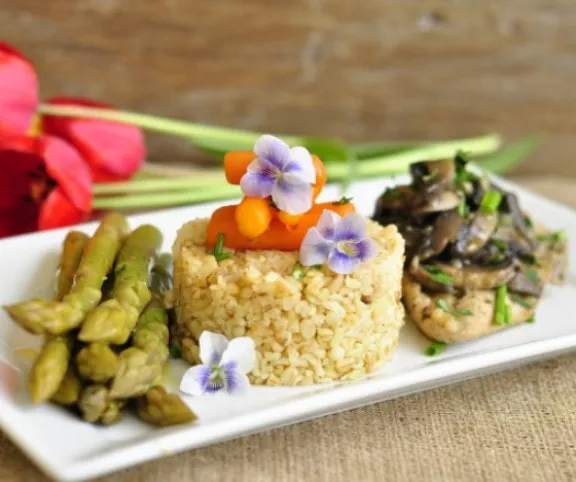 Gombás csirkemell spárgával és bébirépával  recept