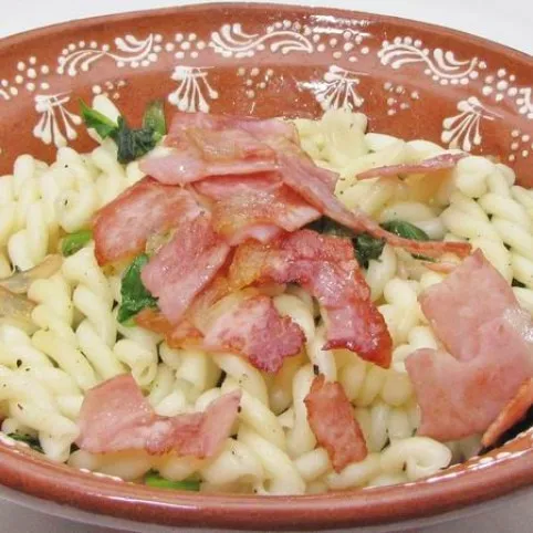Sonkás-spenótos tészta recept