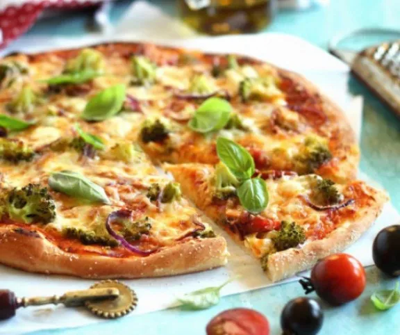 Brokkolis pizza grillezett paradicsommal recept