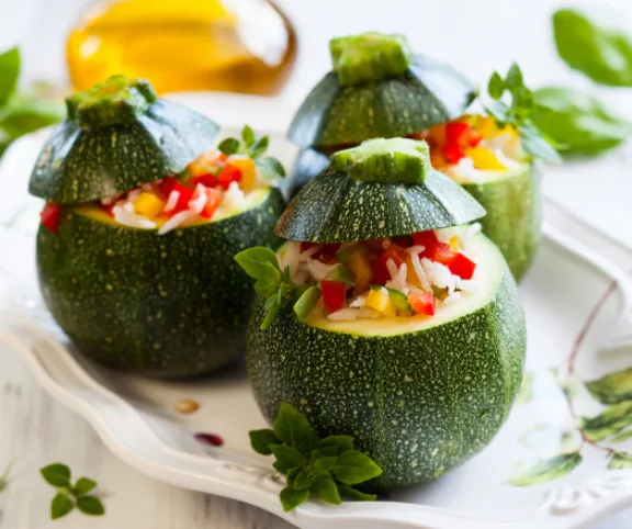 Színes töltött minicukkini recept