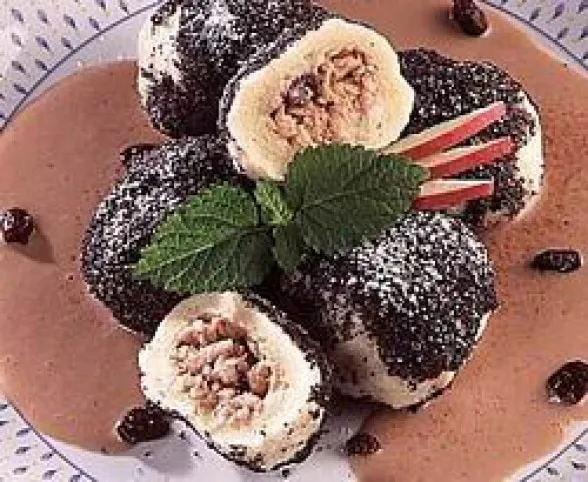 Almás-mazsolás gombóc mákkal recept