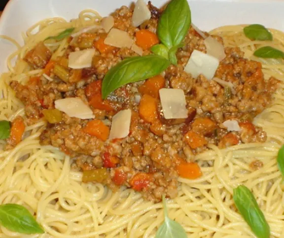 Bolognai spagetti (klasszikus recept) recept