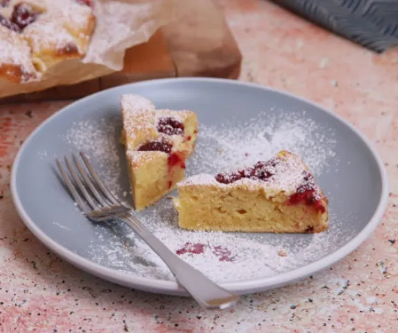 Kefires süti málnával recept