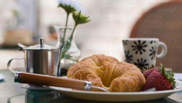 Klasszikus reggeli sütemény a croissant