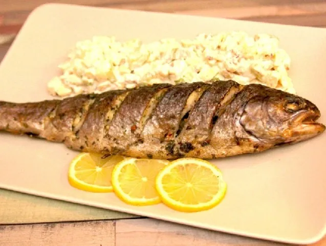 Sült pisztráng Waldorf salátával recept