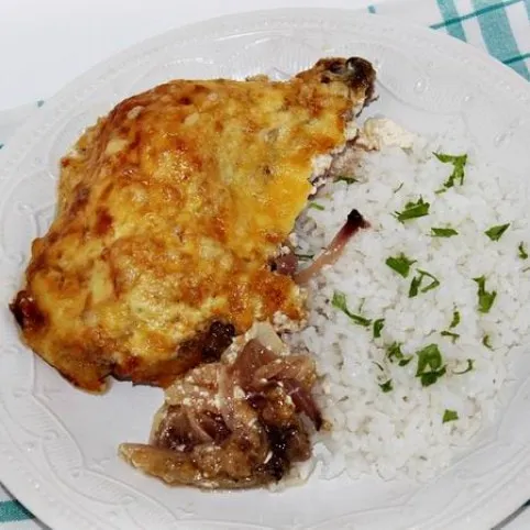 Sajtos-tejfölös csirkecomb recept