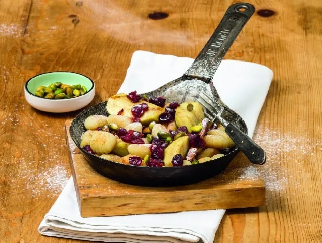 Vörös áfonyás-almás gnocchi pisztáciával recept
