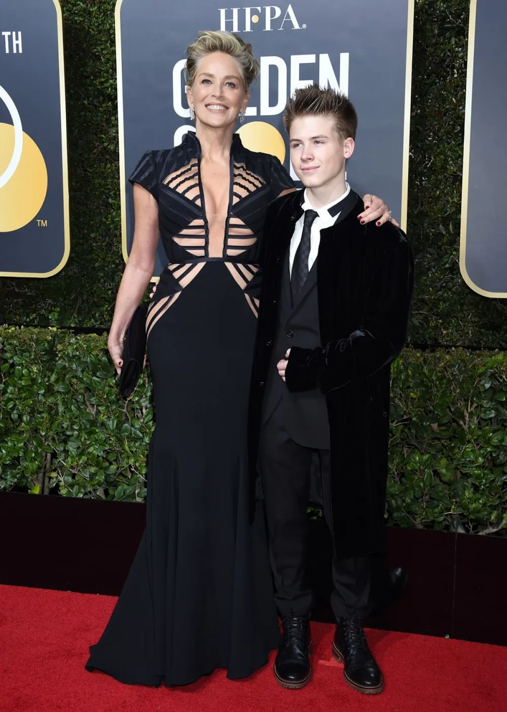 Sharon Stone az idei Golden Globe gálán 16 nagyfiával,  Roan Joseph-el