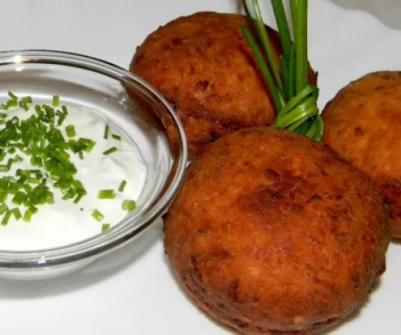 Kecskesajttal töltött fánk zöldfűszeres mártogatóssal recept