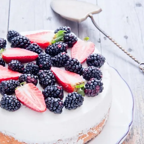 Tejszínes túrótorta sok gyümölccsel recept