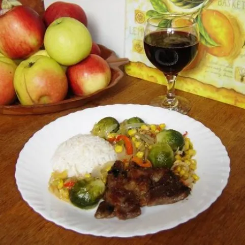 Fokhagymás sertéstarja sült zöldséggel recept