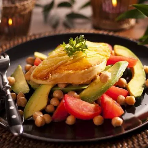 Sült gomolya csicseriborsó-salátával recept