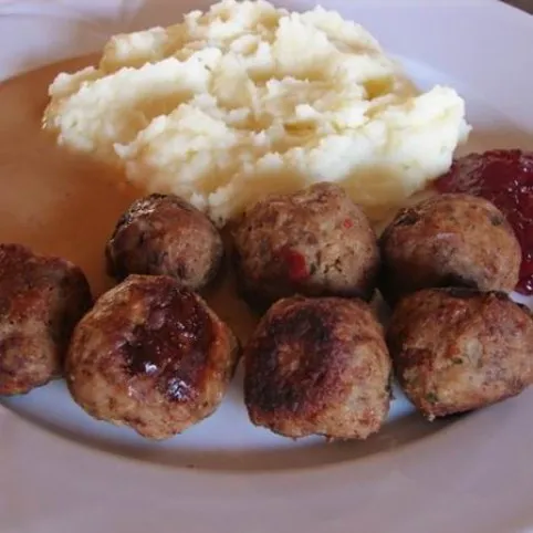 Svéd húsgolyók mártással recept