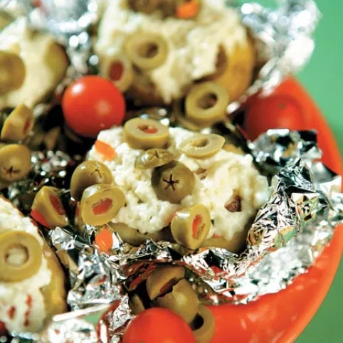 Sajttal töltött burgonya olívával recept
