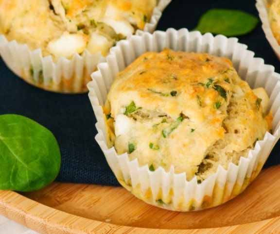 Sajtos muffin mártogatóssal recept