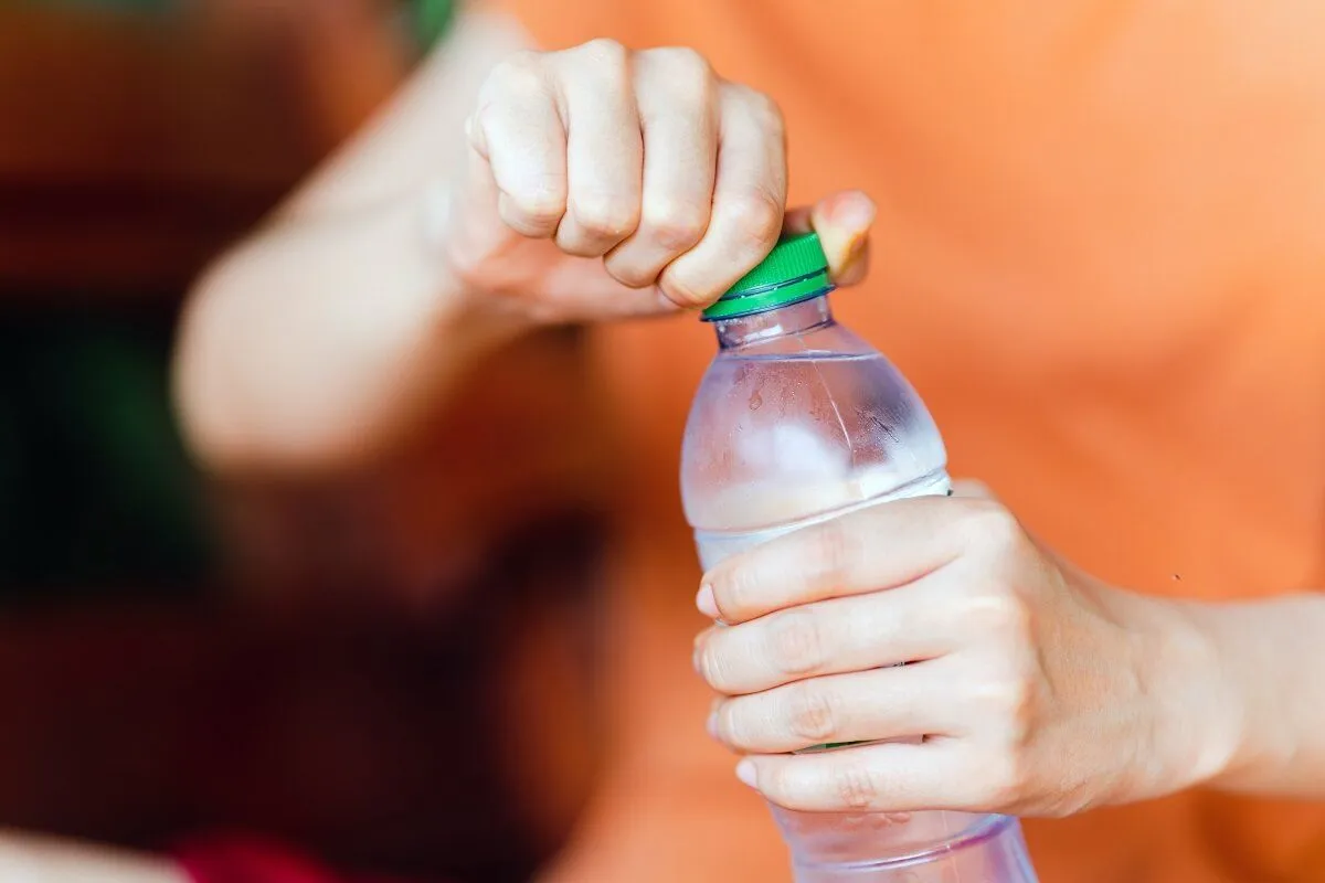 Fejenként fél liter alkoholmentes folyadék bevihető a Hungaroringre /Fotó: Shutterstock