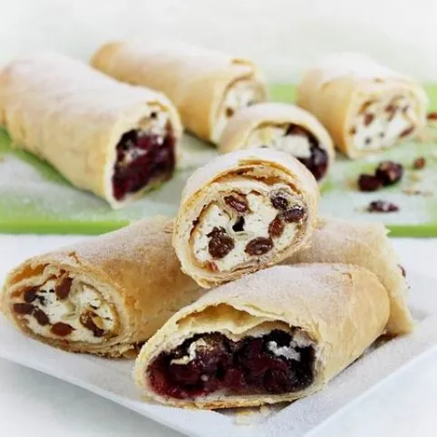 Tiroli túrós és meggyes-mákos rétes recept