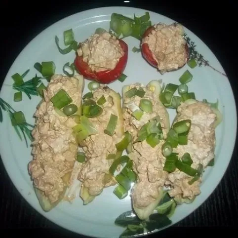 Körözöttel töltött paprika és paradicsom recept
