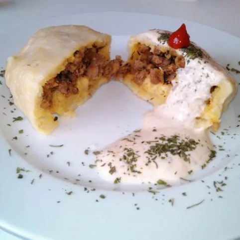 Húsos burgonyagombóc joghurtos öntettel recept