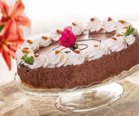Tejcsokoládémousse-torta mogyorós tésztán recept