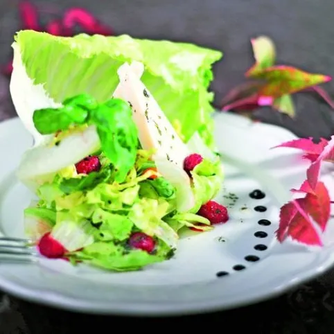 Málnás-kecskesajtos saláta recept