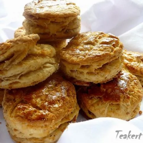 Tepertős pogácsa fehérborral recept