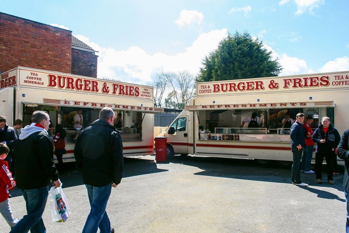 A stadion előtt több food truck is található /Fotó: Shutterstock