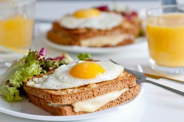 Croque madame - a francia melegszendvics egyike a bisztróklasszikusoknak