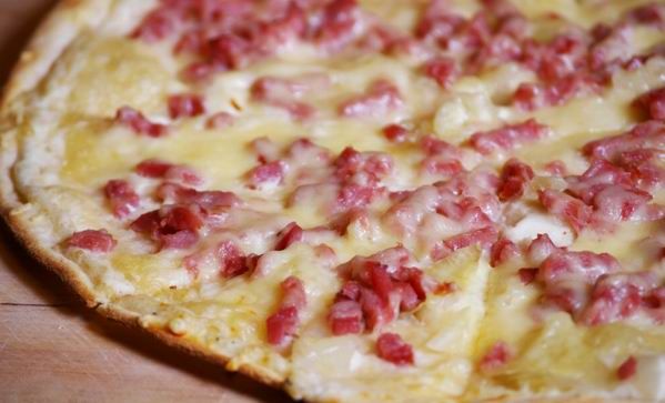 Tarte flambée vagy Flammeküeche, az elzásziak kenyérlángosa