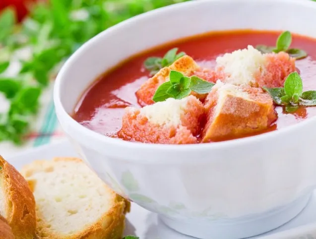 Paradicsomleves zöldfűszerekkel recept