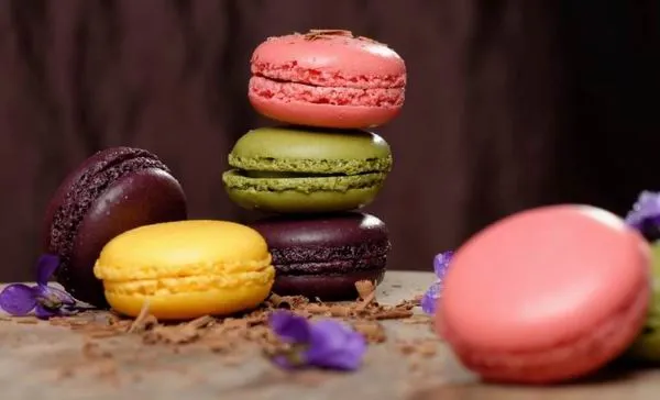 Mandulaliszttel készül a francia habcsók, a macaron, sokféle ízben és színben hódítja a világot