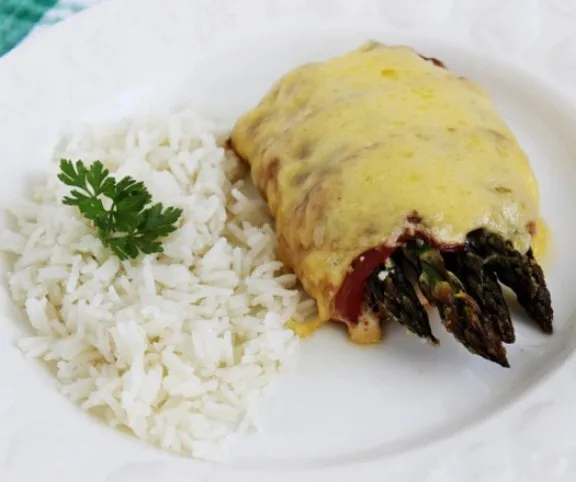 Baconös-sajtos csirkemell spárgával recept