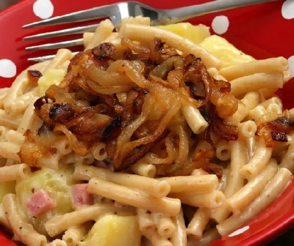 Alpesi sajtos tészta (Älplermagronen) recept