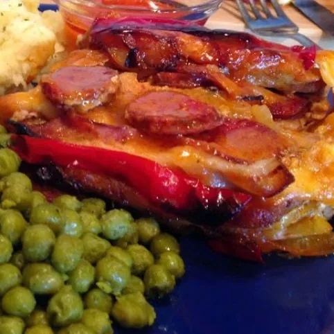 Zsebes karaj krumplipürével és párolt zöldborsóval recept