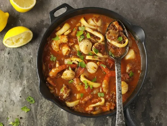 Paradicsomos-rizses egytálétel tenger gyümölcseivel recept