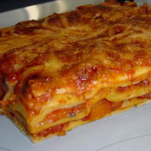 Lasagne friss oregánós tésztából, bolognai raguval recept