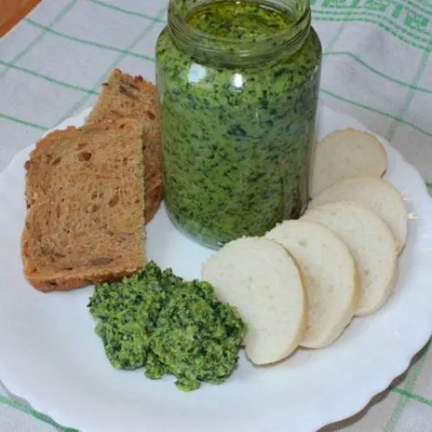 Medvehagymás pesto szósz recept