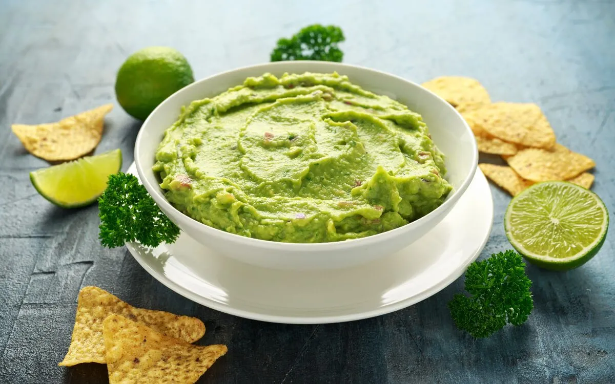 A guacamole lime-mal, korianderrel páratlanul finom (Shutterstock)