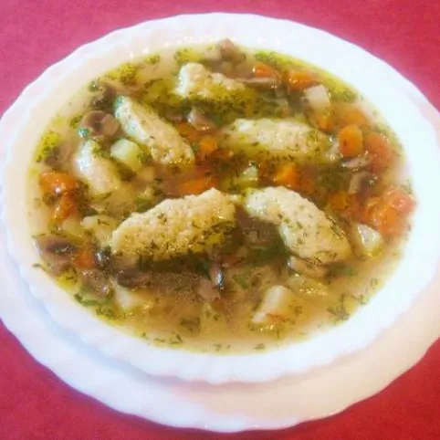 Kakukkfüves-zöldséges gombaleves daragaluskával recept