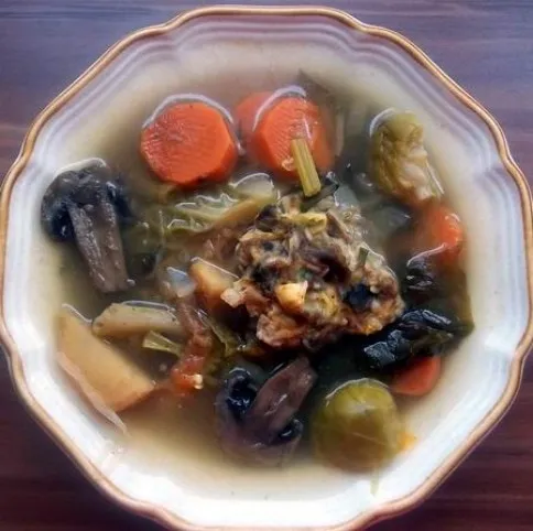 Erdélyi csorba csirkemájas húsgombóccal  recept