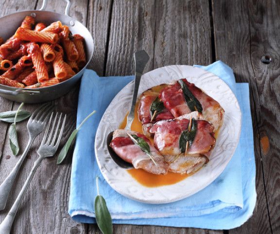 Saltimbocca sertésszűzből, oregánós tésztával recept