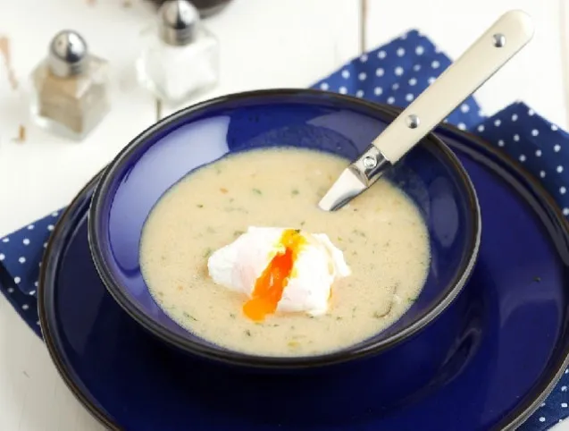 Buggyantott tojásleves recept