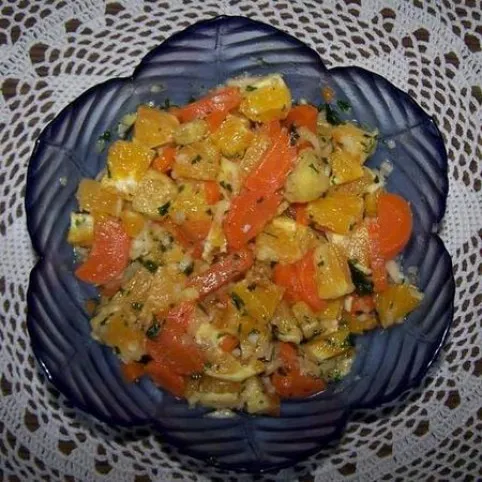 Narancsos sárgarépasaláta sajtfalatkákkal recept