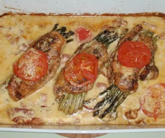 Spárgával tűzött csirkemell sajtmártásban recept