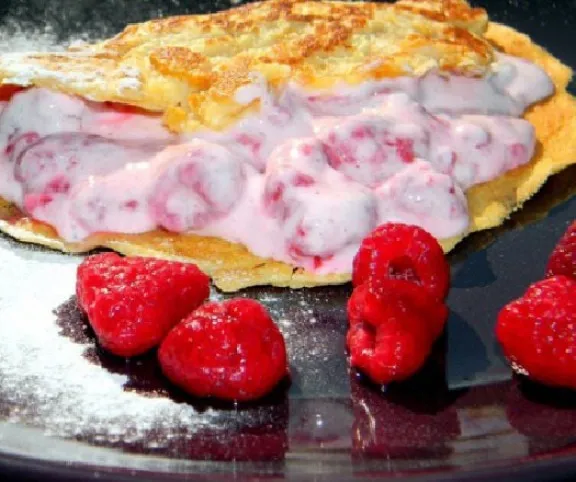 Túrós-kukoricapelyhes palacsinta, joghurtos málnával recept