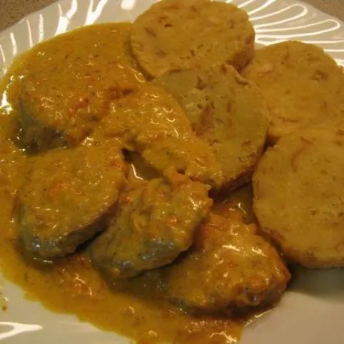 Pikáns szűzérmék knédlivel recept